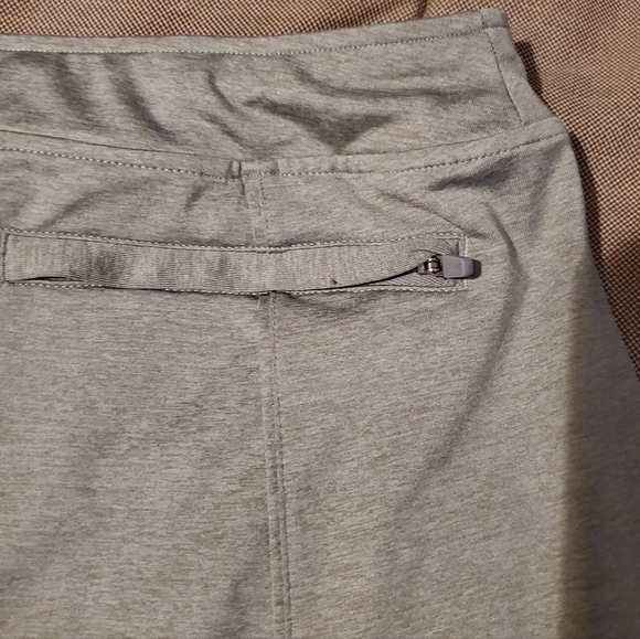 Slazenger Ladies Grey Golf Skort With Pleated Back Hem Size M Pickleball - Picture 3 of 5